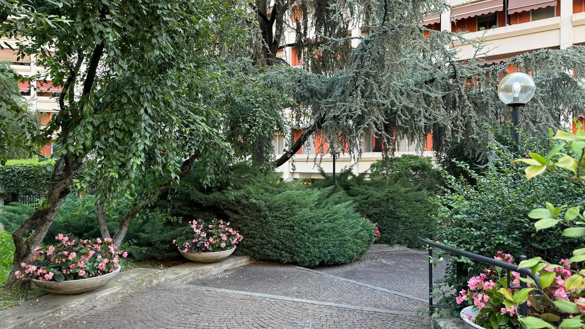 Home Stay And Relax In Milan Italy